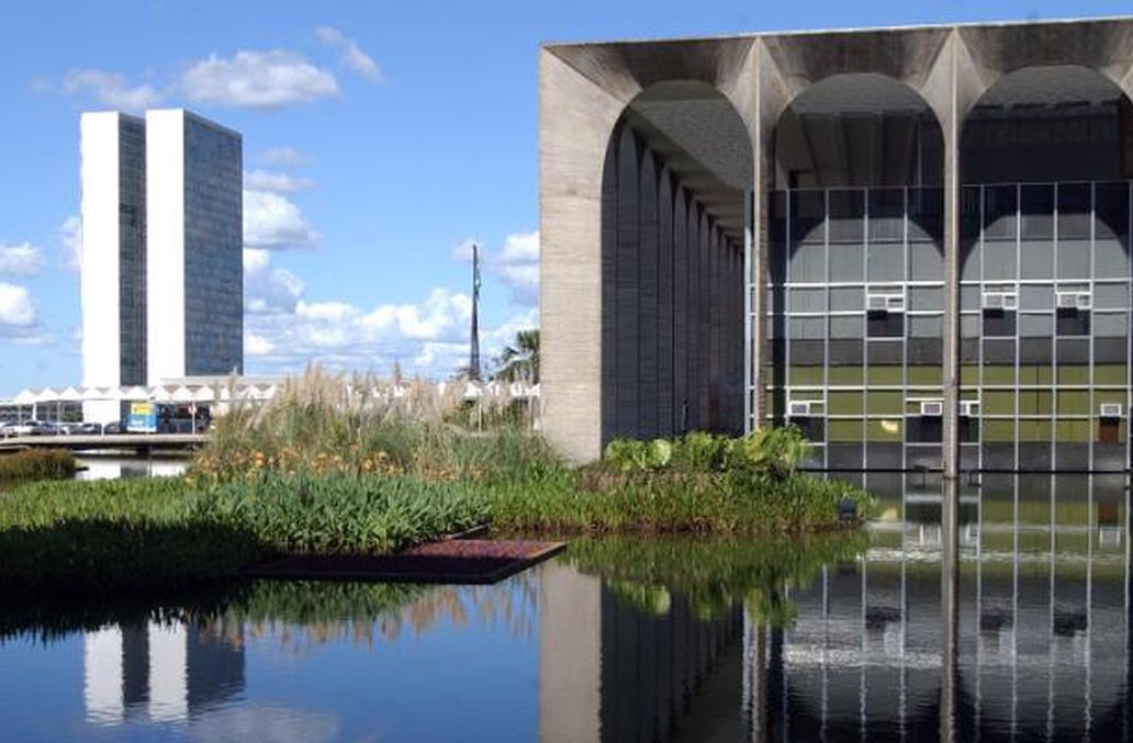 Itamaraty convocou representante da embaixada dos EUA para tratar de visita de assessor de Trump