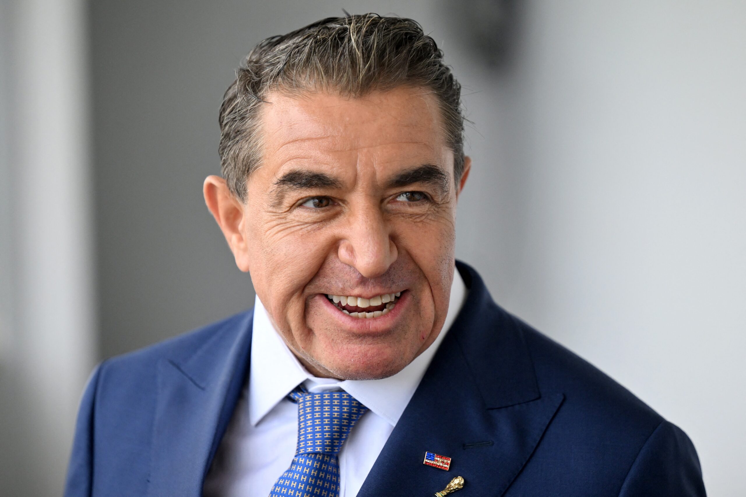 Aliado de Donald Trump diz que brasileiras são ‘programadas para causar confusão’