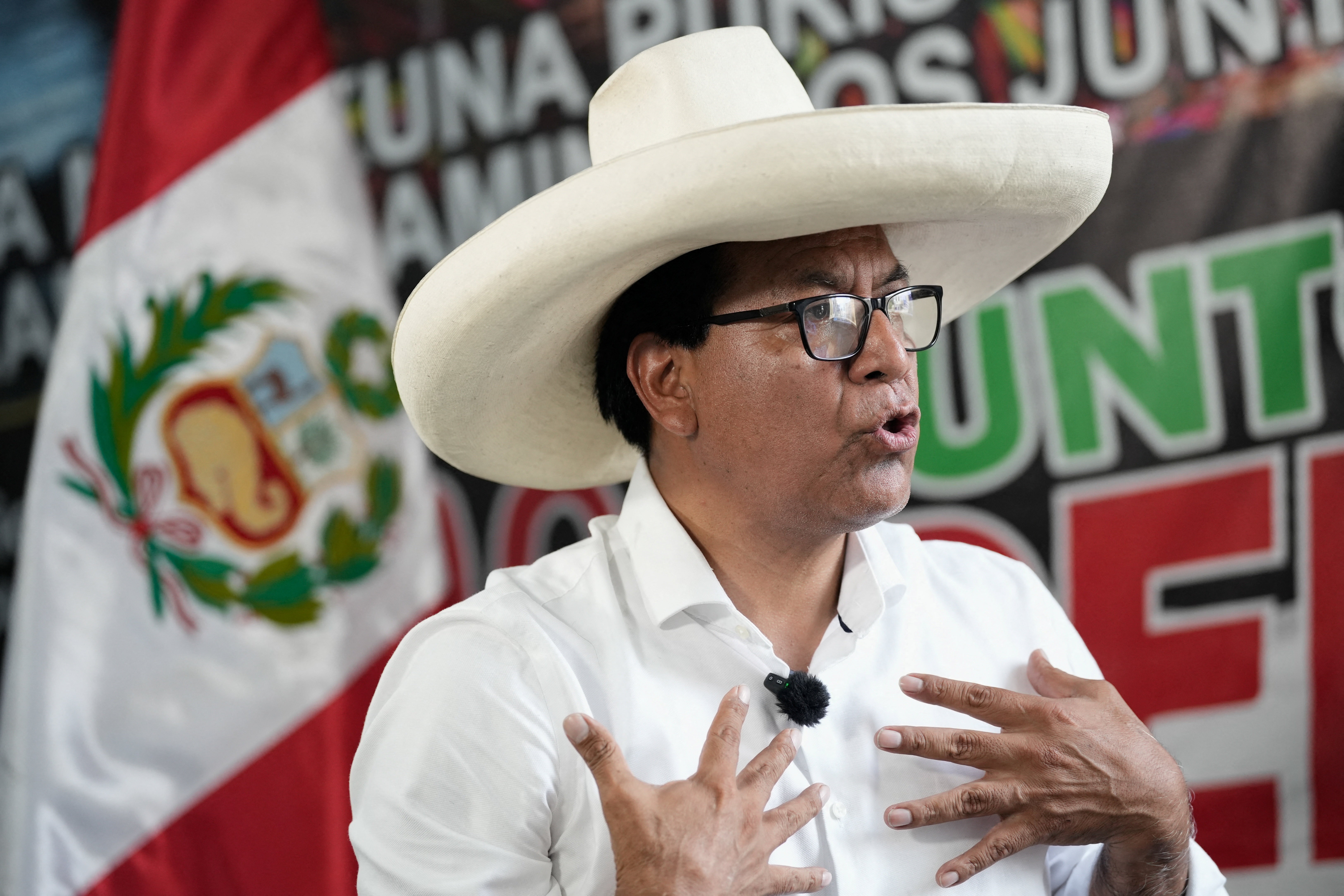 Às vésperas do 2º turno, Justiça peruana decide levar candidato à presidência a julgamento
