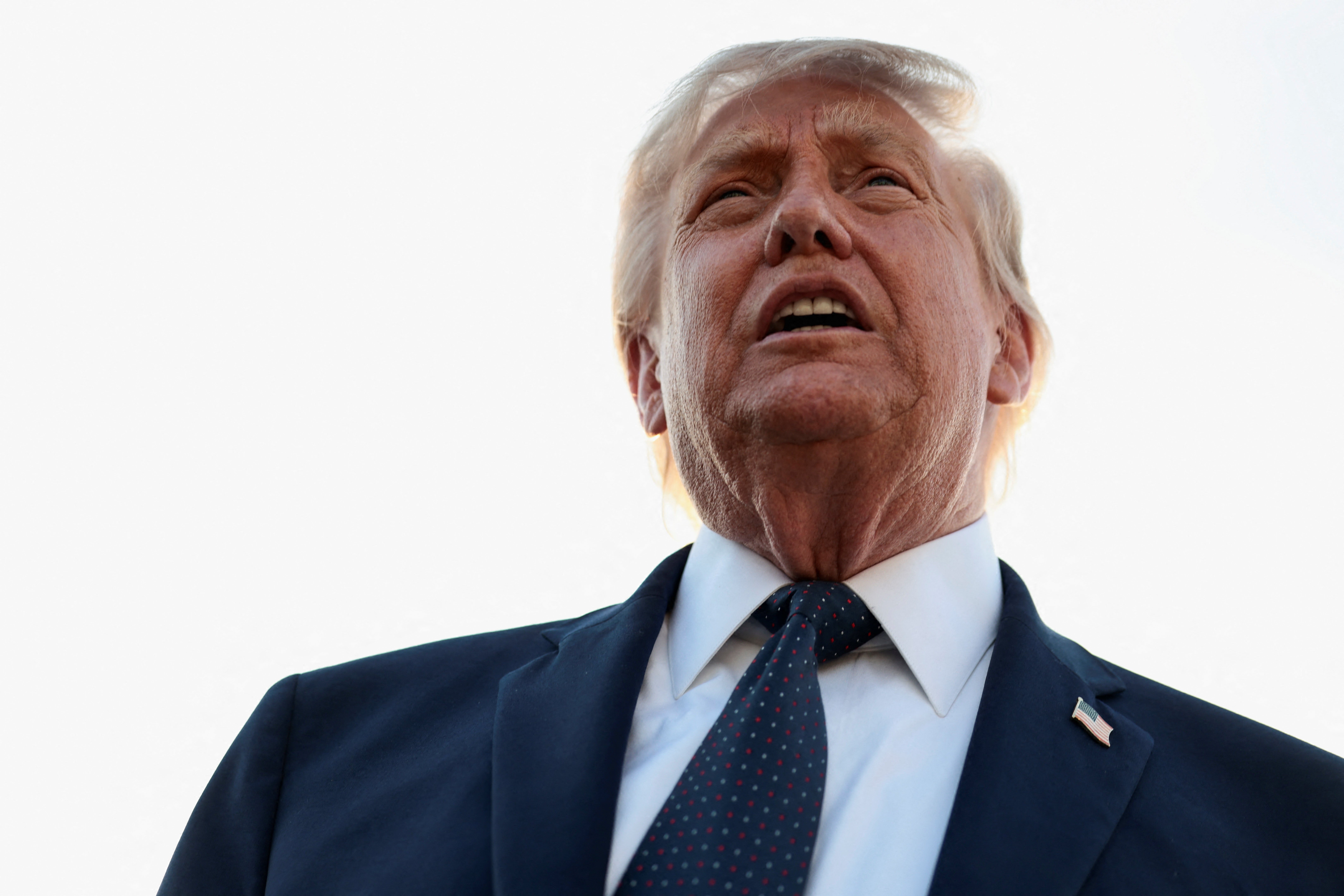 Trump diz que Irã ‘não receberá nenhum dinheiro’ e nega acusação de líder supremo de que agiu em desepero