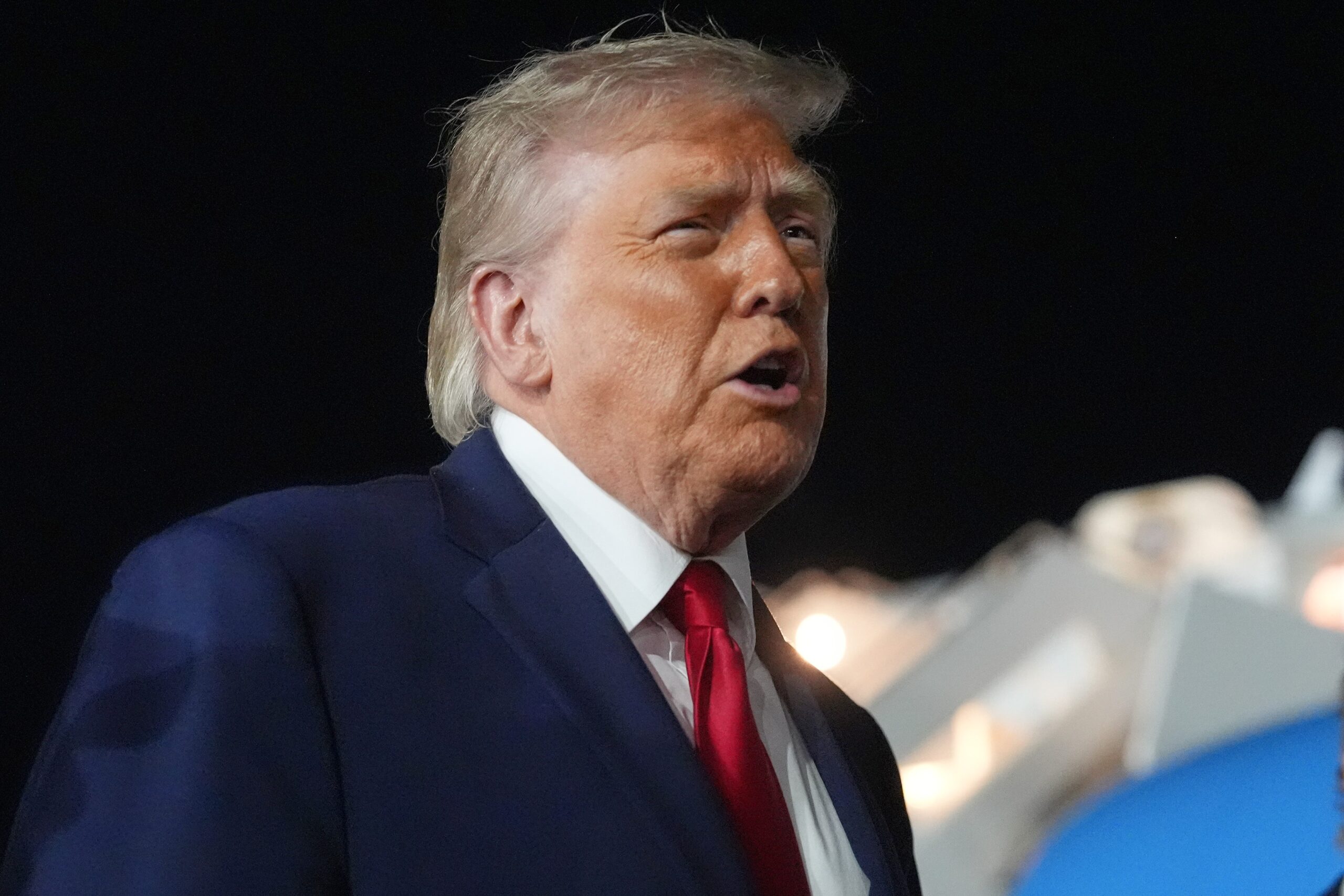 Trump diz que ‘EUA atacarão o Irã com muita força’ e assumirão controle do petróleo e gás do país