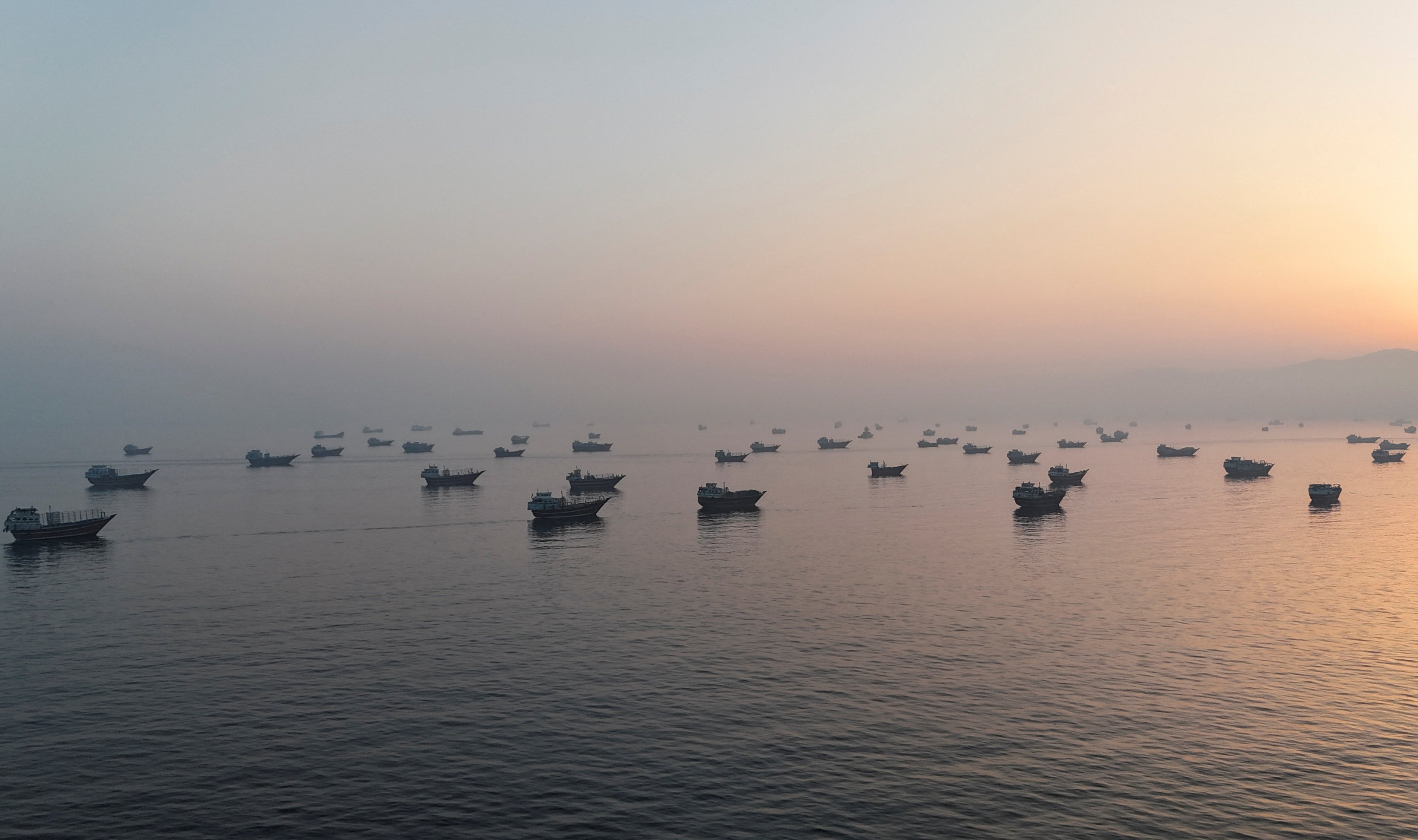 Movimento de navios cai no Estreito de Ormuz em meio à escalada de tensão entre EUA e Irã