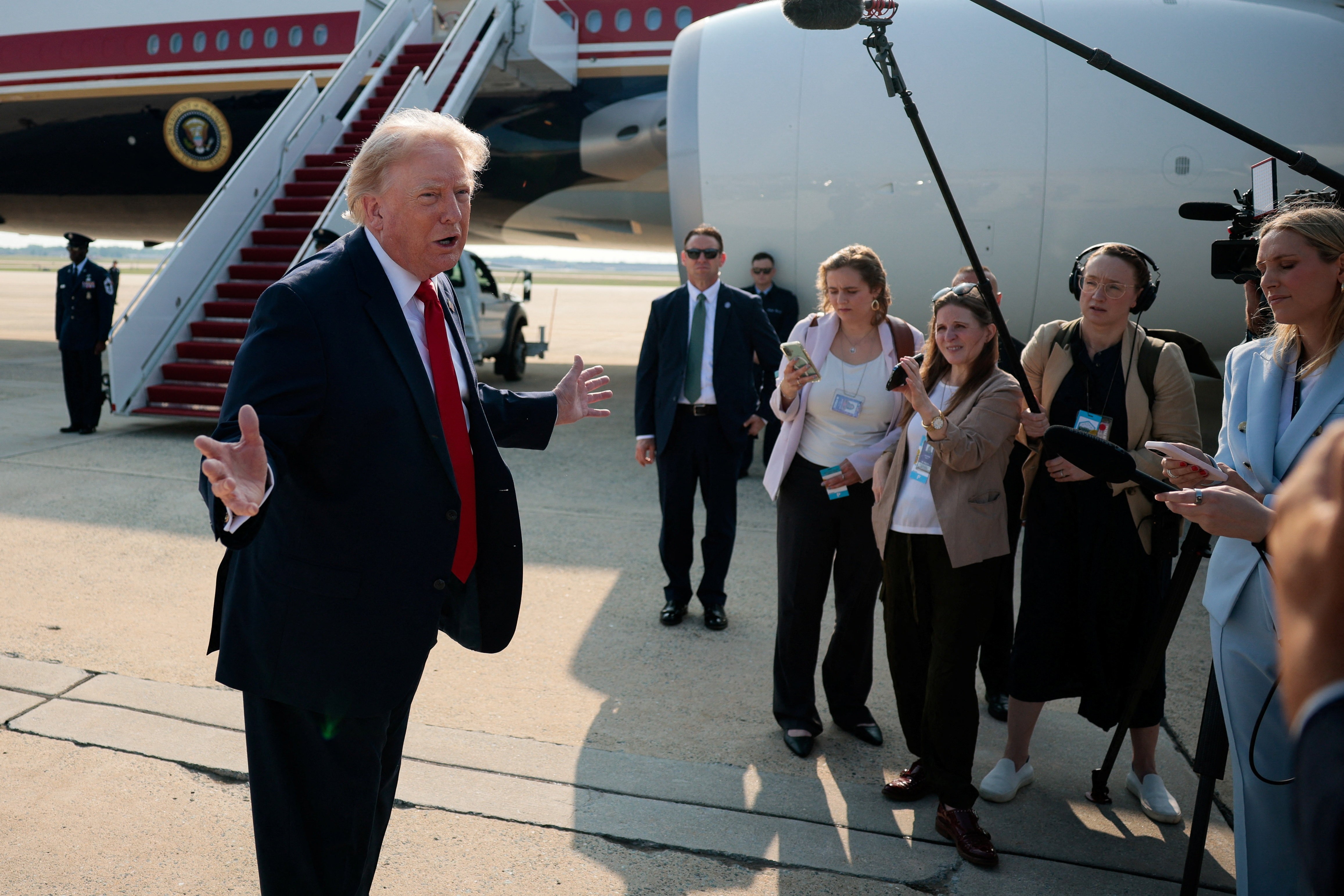 Trump minimiza ganho de patrimônio e se defende: ‘Todos estão lucrando porque o mercado de ações está em alta’