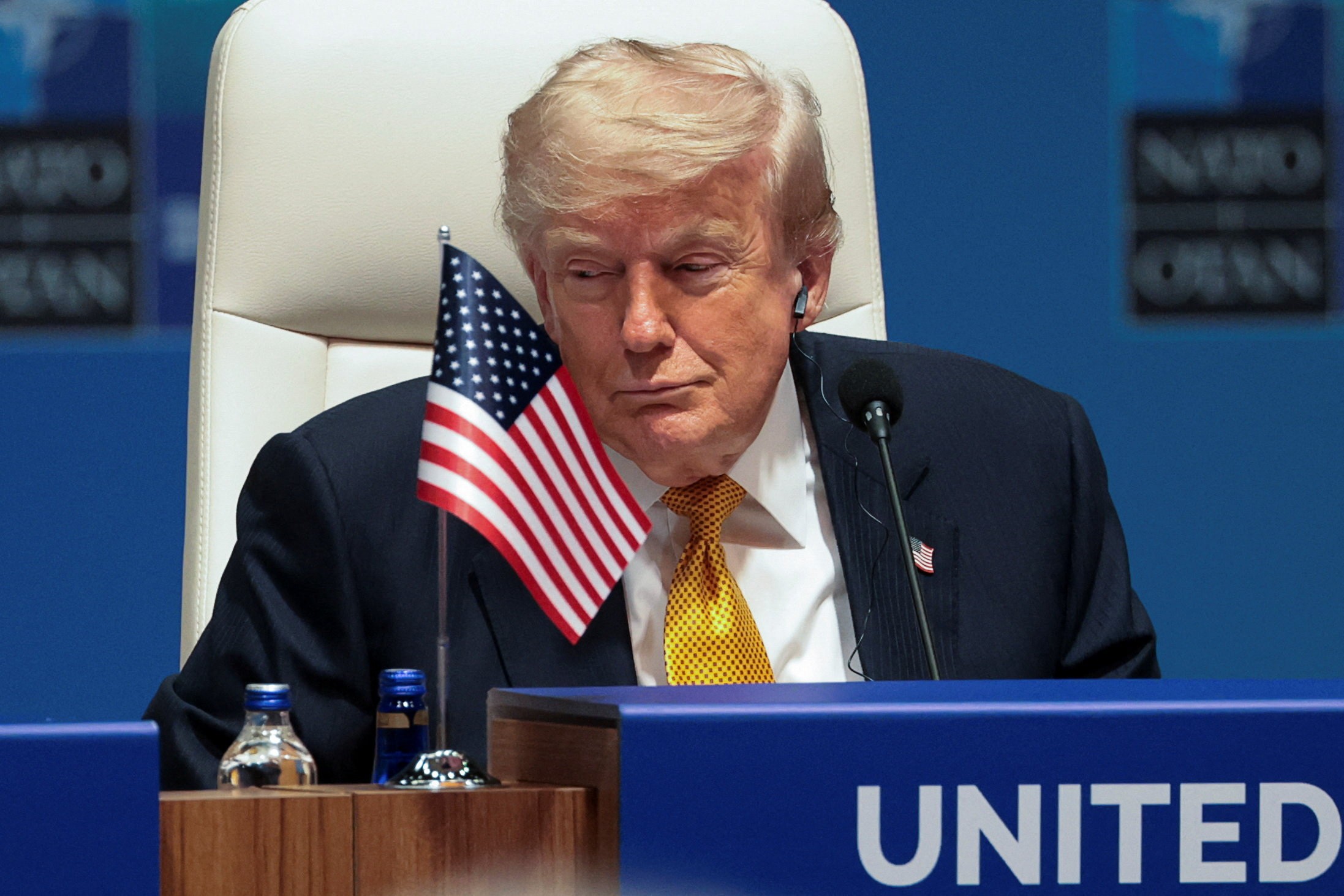 Apesar das críticas públicas, Trump afirmou a líderes da Otan que quer manter EUA na aliança, diz agência