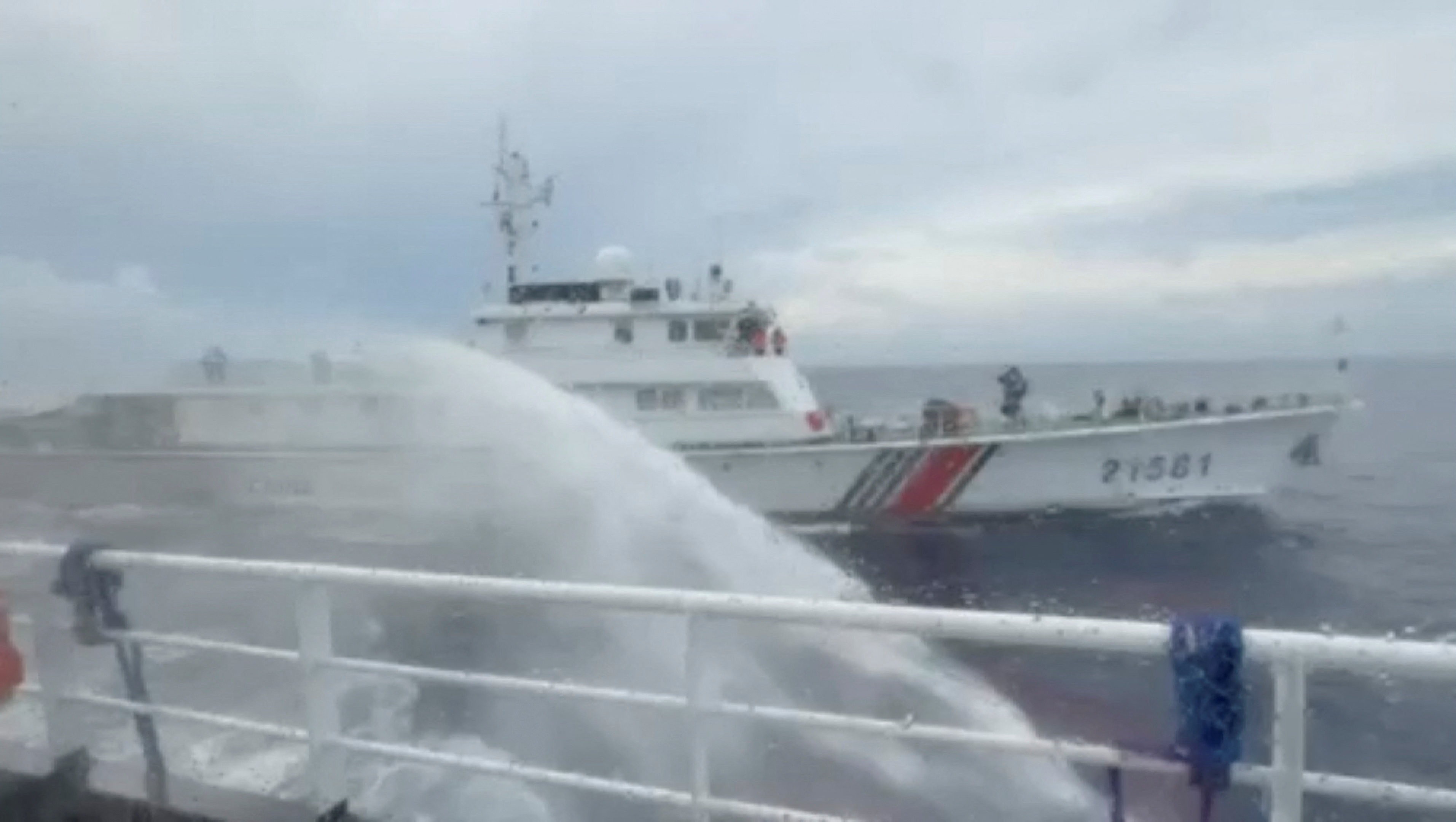 Navio afunda no Mar da China Meridional e 17 seguem desaparecidos