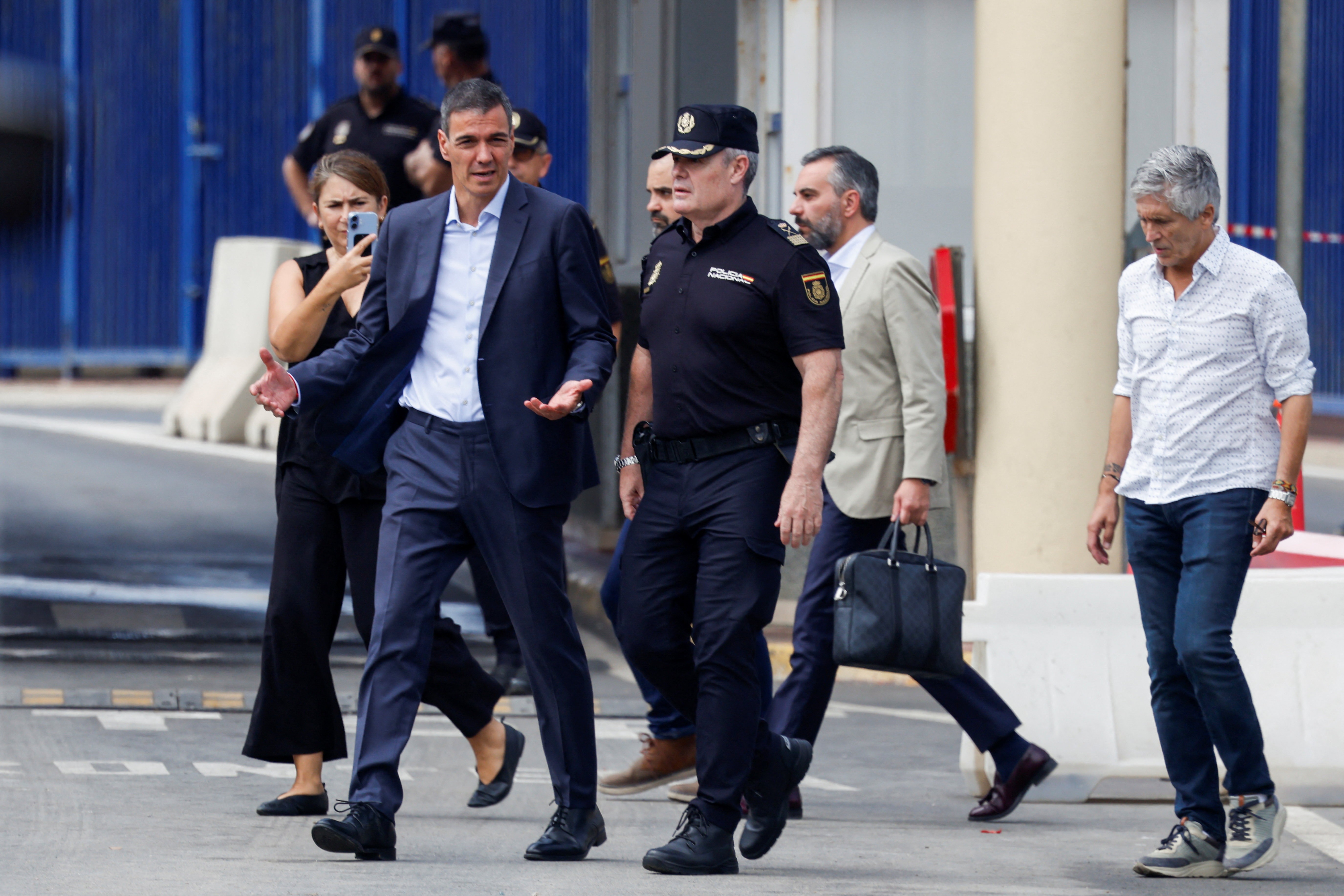 Chegada de imigrantes pelo mar em Ceuta é inédita e viola a soberania territorial da Espanha, diz premiê espanhol