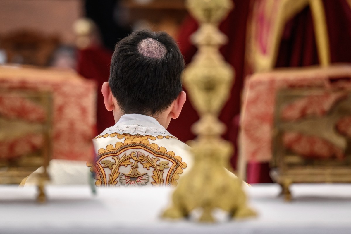 Após excomunhão, padre de grupo ultraconservador aposta em retorno à Igreja sob ‘outro papa’