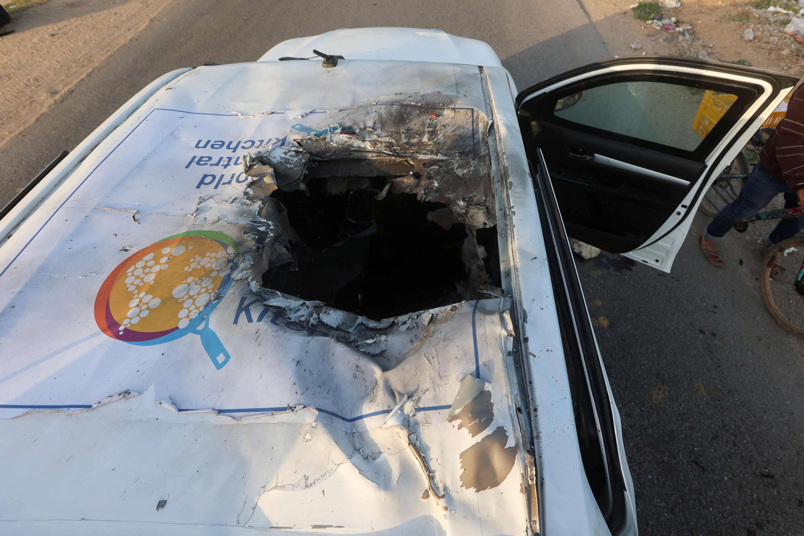 Israel conclui que não houve crime em  bombardeio a carro de ONG de chef famoso que matou 7; veículo tinha logo no teto