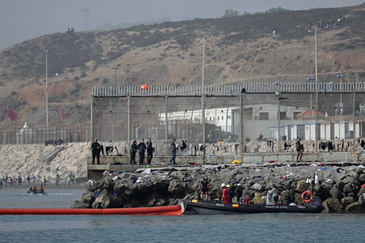 Sobe para 72 número de migrantes que morreram ao tentar entrar em Ceuta