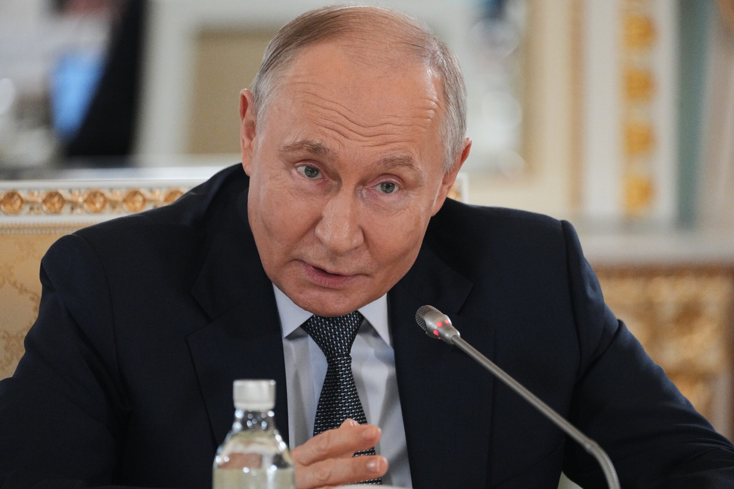Rússia ameaça apreender navios comerciais da UE e fala em ‘direito de atacar’ embarcações europeias